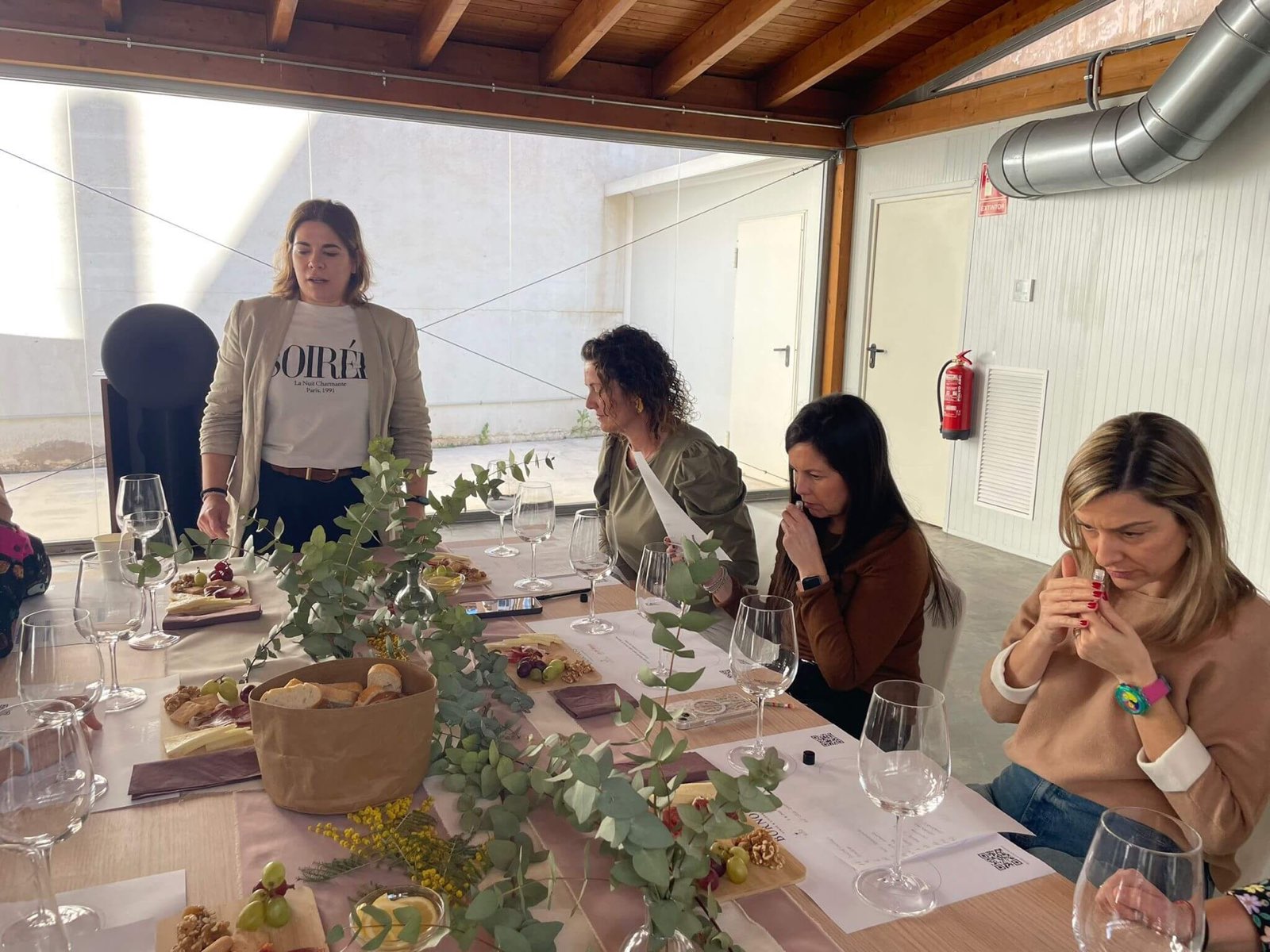 Actividad de team building con cata de vino